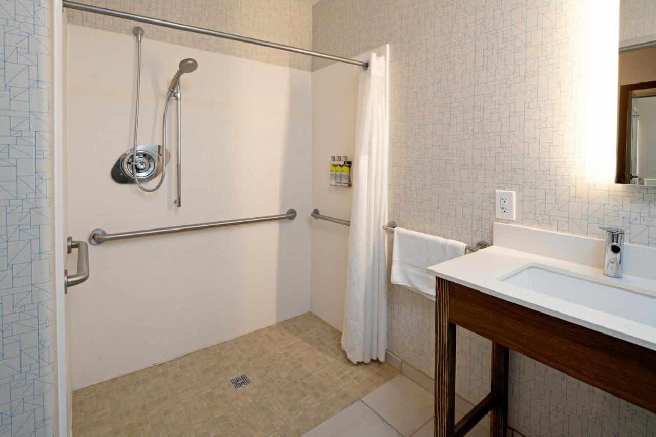 Holiday Inn Express Fresno South By Ihg מראה חיצוני תמונה